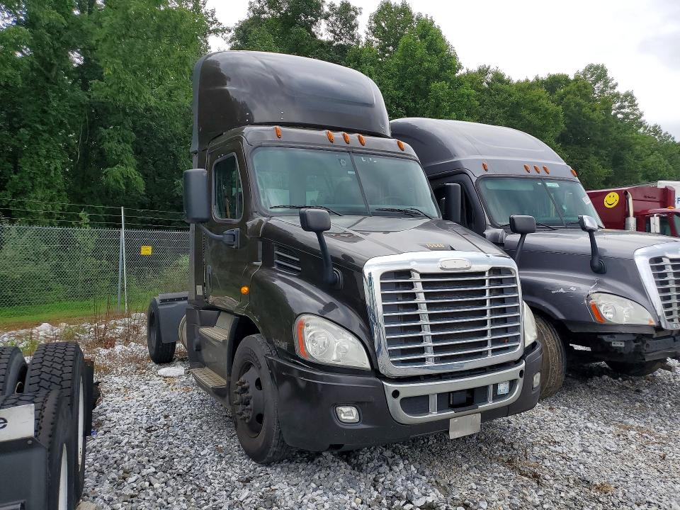66000546 :رقم المزاد ، 1FUBGBDV2HLHH2247 vin ، 2017 Freightliner Cascadia 113 مزاد بيع