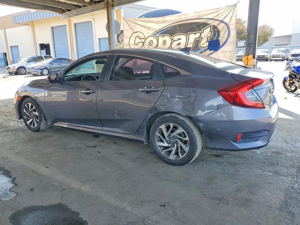 64826436 :رقم المزاد ، 2HGFC2F70HH528888 vin ، 2017 Honda Civic مزاد بيع