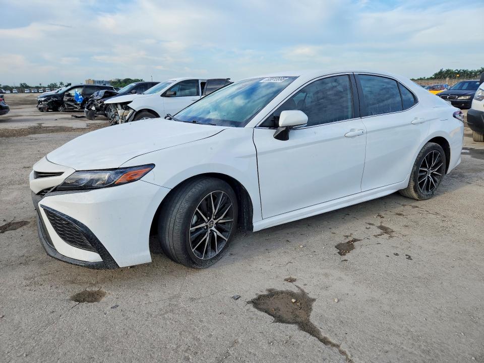 Продажа на аукционе авто 2024 Toyota Camry, vin: 4T1G11AK2RU877818, номер лота: 65818996