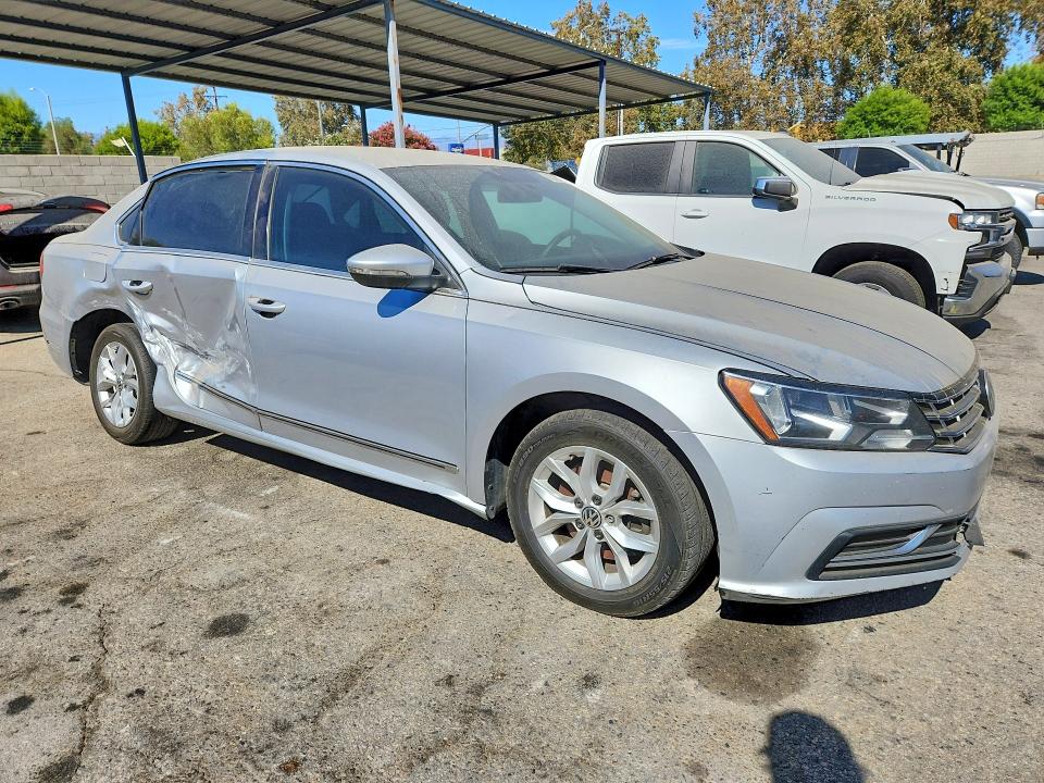 2017 Volkswagen Passat მანქანა იყიდება აუქციონზე, vin: 1VWAT7A34HC045365, აუქციონის ნომერი: 62512496