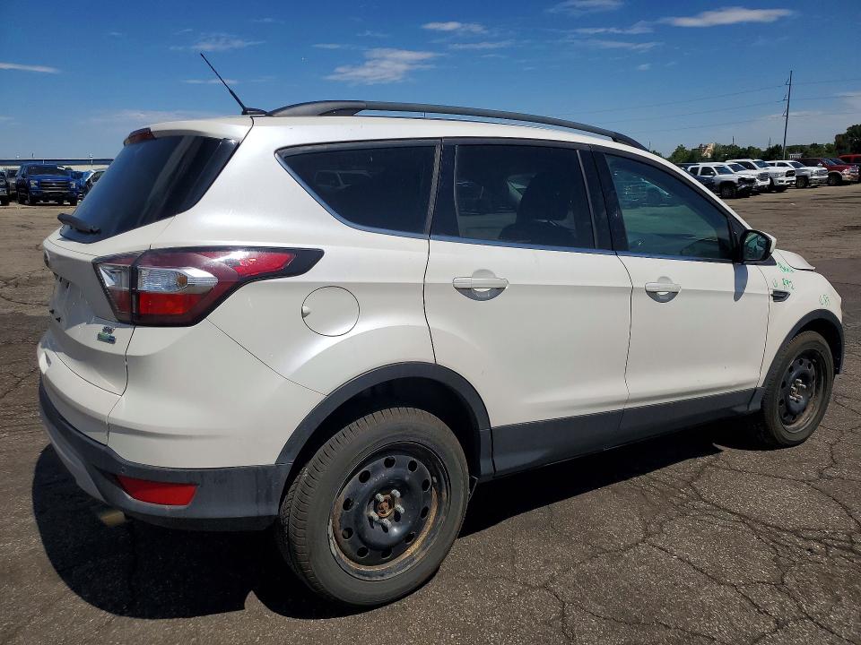 2017 Ford Escape მანქანა იყიდება აუქციონზე, vin: 1FMCU9G90HUA00400, აუქციონის ნომერი: 65900986