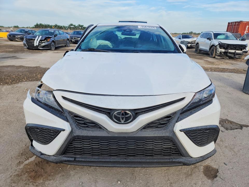 2024 Toyota Camry მანქანა იყიდება აუქციონზე, vin: 4T1G11AK2RU877818, აუქციონის ნომერი: 65818996