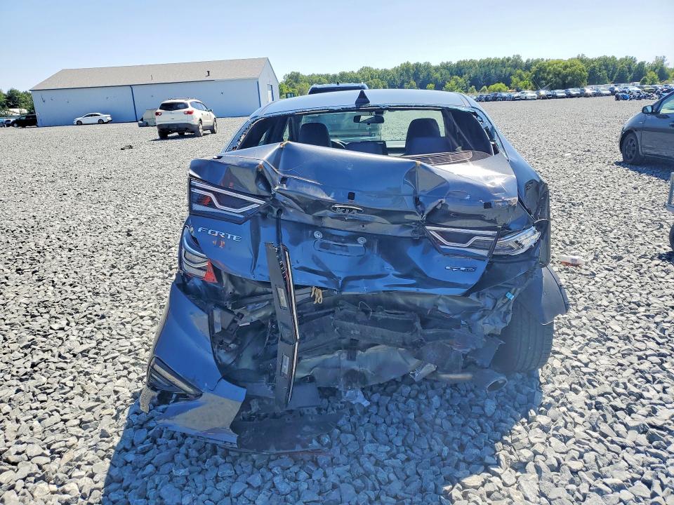 63726736 :رقم المزاد ، 3KPF34AD5ME410364 vin ، 2021 Kia Forte مزاد بيع