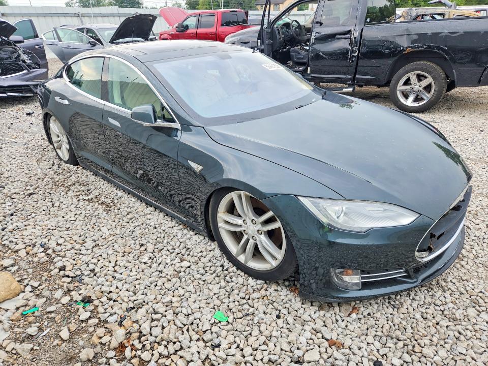 63661836 :رقم المزاد ، 5YJSA1CN2DFP05490 vin ، 2013 Tesla Model S مزاد بيع