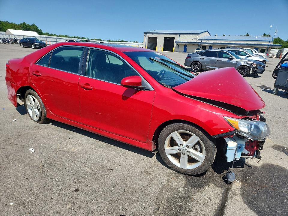 64019046 :رقم المزاد ، 4T1BF1FK8EU771324 vin ، 2014 Toyota Camry مزاد بيع