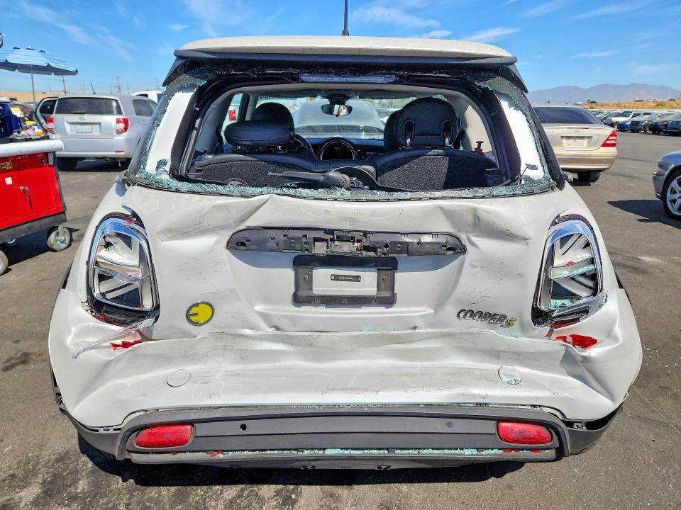 Продажа на аукционе авто 2024 Mini Cooper, vin: WMW13DJ09R2V08824, номер лота: 65401436