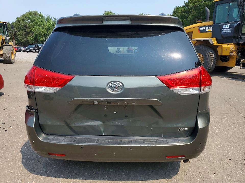 2014 Toyota Sienna მანქანა იყიდება აუქციონზე, vin: 5TDYK3DC9ES524254, აუქციონის ნომერი: 64396306