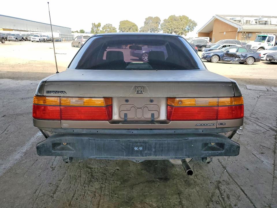 1990 Honda Accord მანქანა იყიდება აუქციონზე, vin: JHMCB7654LC111526, აუქციონის ნომერი: 66119396