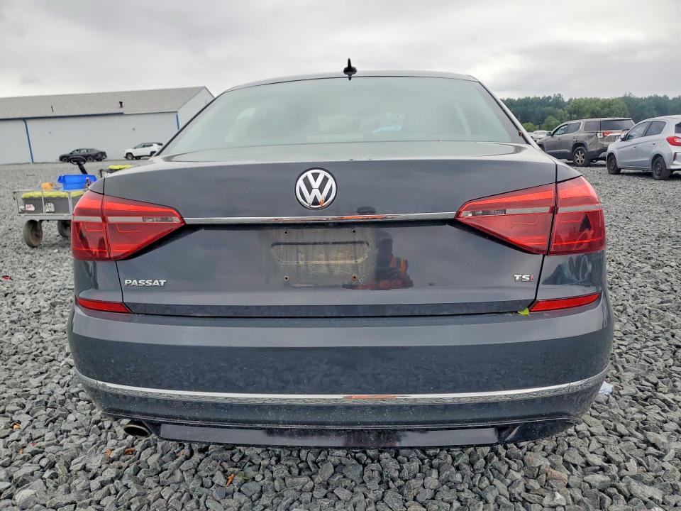 64206396 :رقم المزاد ، 1VWDT7A38HC058357 vin ، 2017 Volkswagen Passat مزاد بيع