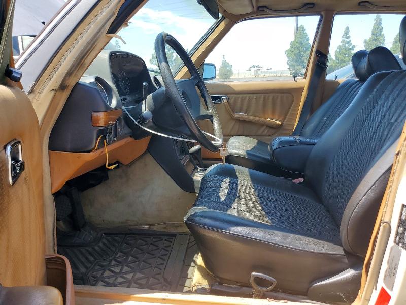 64330766 :رقم المزاد ، WDBAB33A2DB031019 vin ، 1983 Mercedes-benz 300 مزاد بيع