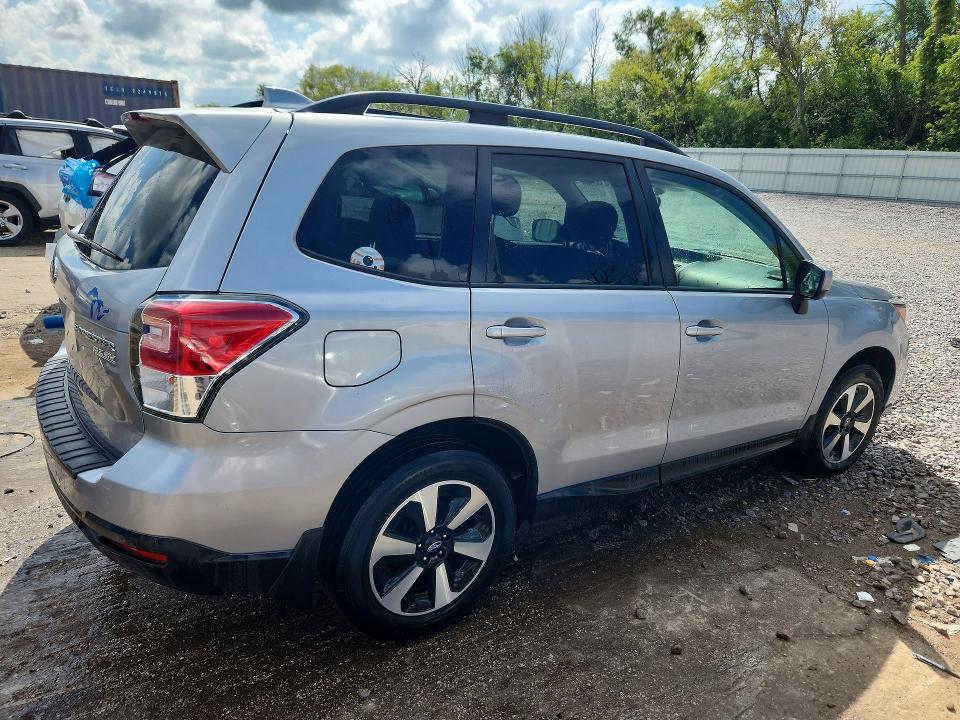62434296 :رقم المزاد ، JF2SJAEC8HH802860 vin ، 2017 Subaru Forester مزاد بيع