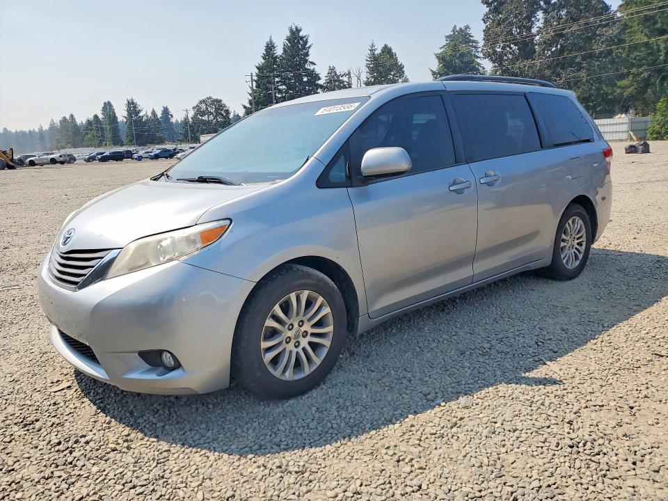 Продажа на аукционе авто 2014 Toyota Sienna, vin: 5TDYK3DCXES461052, номер лота: 64013586