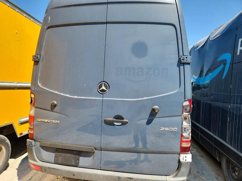 65739116 :رقم المزاد ، WD3PE7CDXJP631901 vin ، 2018 Mercedes-benz Sprinter مزاد بيع