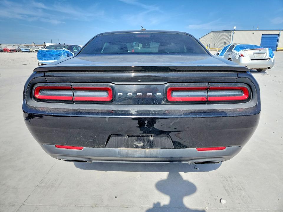 64140976 :رقم المزاد ، 2C3CDZBT2GH226113 vin ، 2016 Dodge Challenger مزاد بيع