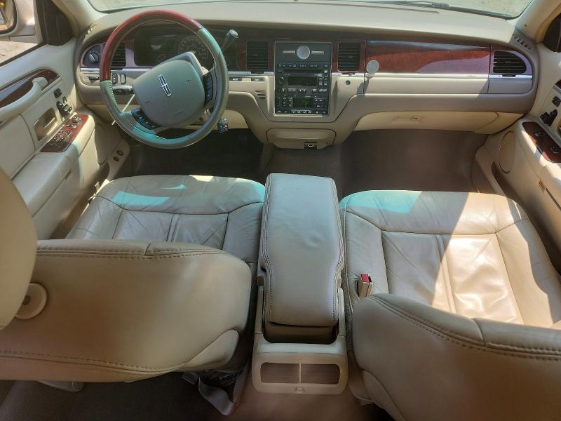 Продаж на аукціоні авто 2005 Lincoln Town Car, vin: 1LNHM82W25Y670645, номер лоту: 65209956