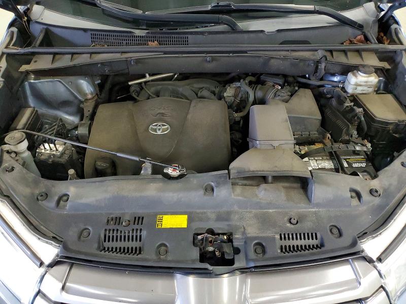 64264406 :رقم المزاد ، 5TDZZRFH9JS241083 vin ، 2018 Toyota Highlander مزاد بيع