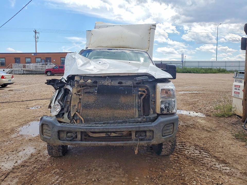 58308846 :رقم المزاد ، 1FDBF2B65FED21639 vin ، 2015 Ford F250 مزاد بيع