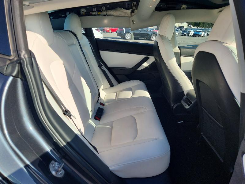 63592746 :رقم المزاد ، 5YJ3E1EA6JF171327 vin ، 2018 Tesla Model 3 مزاد بيع