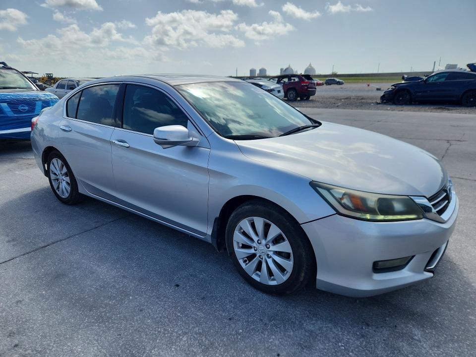 65139456 :رقم المزاد ، 1HGCR3F85FA001005 vin ، 2015 Honda Accord مزاد بيع