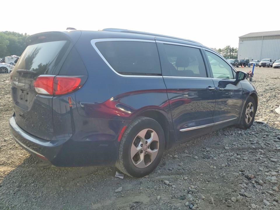 64643466 :رقم المزاد ، 2C4RC1EGXHR669632 vin ، 2017 Chrysler Pacifica مزاد بيع