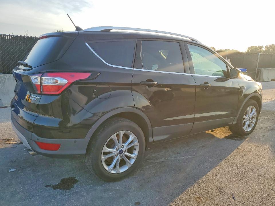 65079706 :رقم المزاد ، 1FMCU9J92JUB33254 vin ، 2018 Ford Escape مزاد بيع