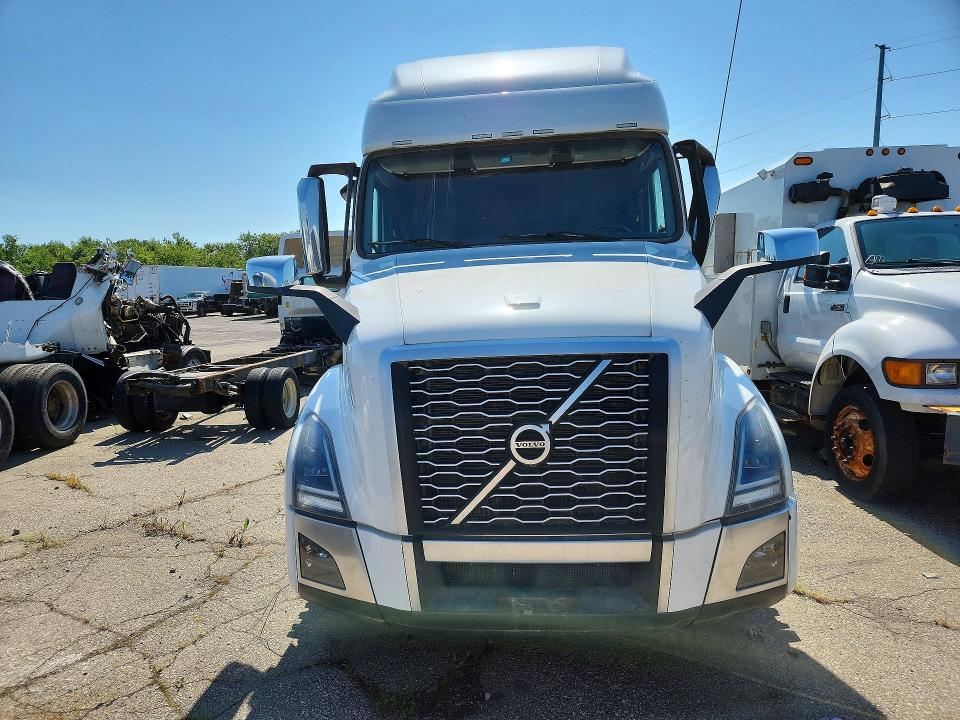 Auction sale of the 2022 Volvo Vn, vin: 4V4NC9EH6NN296026, lot number: 63388136