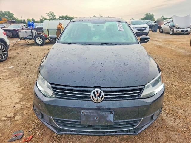 64333596 :رقم المزاد ، 3VWLL7AJ2EM404620 vin ، 2014 Volkswagen Jetta مزاد بيع