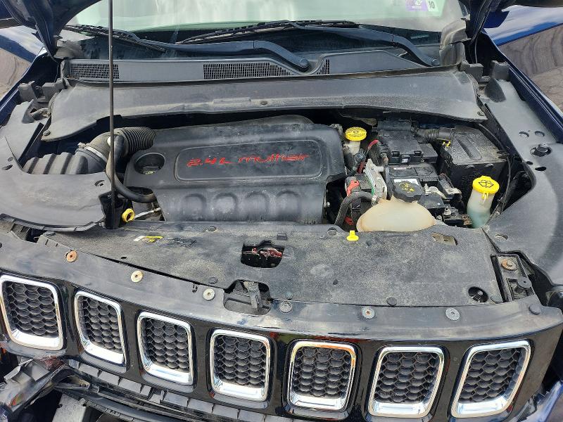 63211436 :رقم المزاد ، 3C4NJDBB0JT177709 vin ، 2018 Jeep Compass مزاد بيع