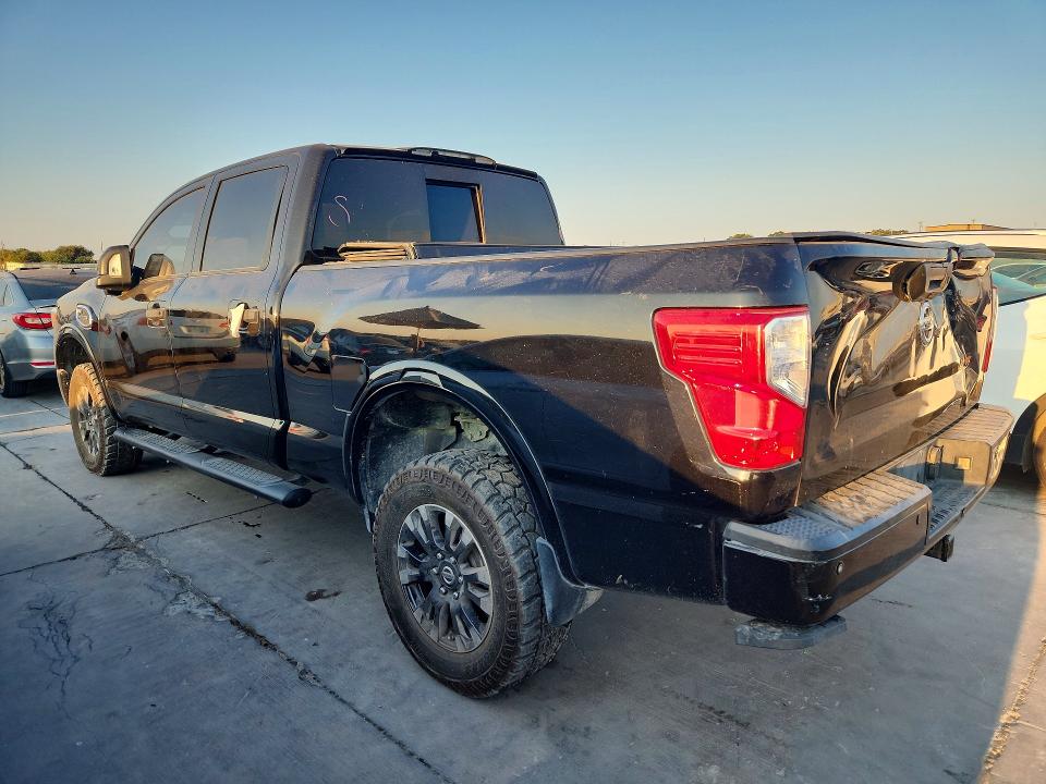 66888026 :رقم المزاد ، 1N6BA1F4XJN517457 vin ، 2018 Nissan Titan Xd مزاد بيع