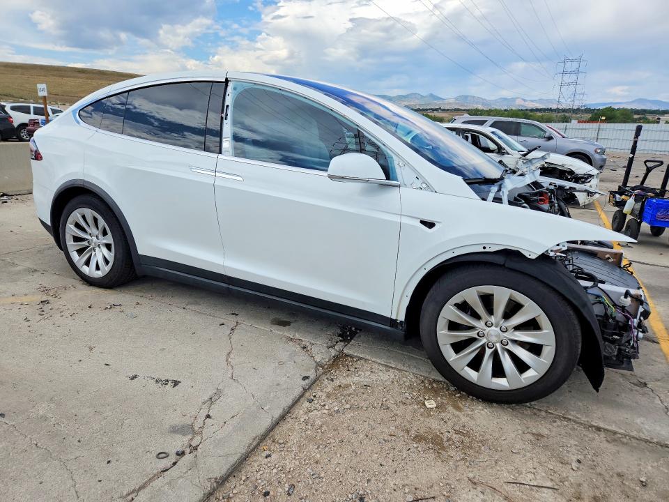 Продаж на аукціоні авто 2018 Tesla Model X, vin: 5YJXCDE21JF112039, номер лоту: 65048536