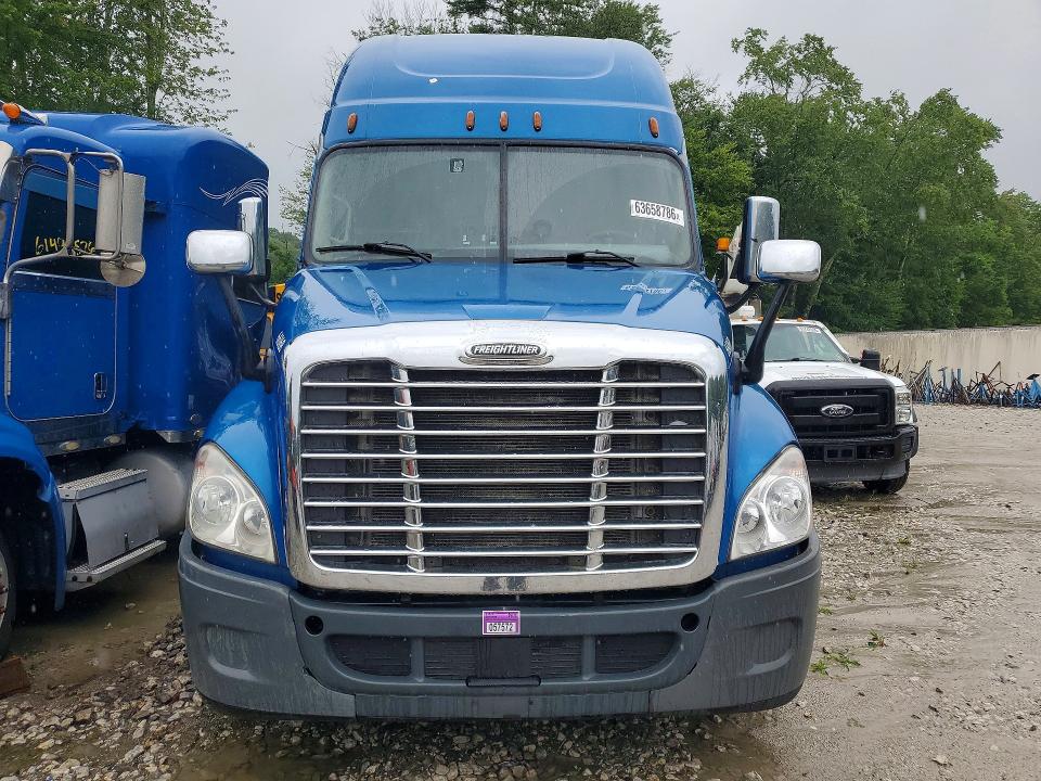 Продажа на аукционе авто 2018 Freightliner Cascadia 125, vin: 3AKJGLDR6JSHZ7168, номер лота: 63658786