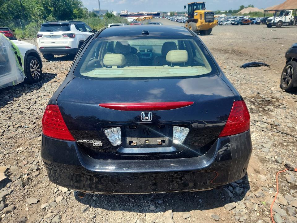 64374596 :رقم المزاد ، 1HGCM665X7A085605 vin ، 2007 Honda Accord مزاد بيع