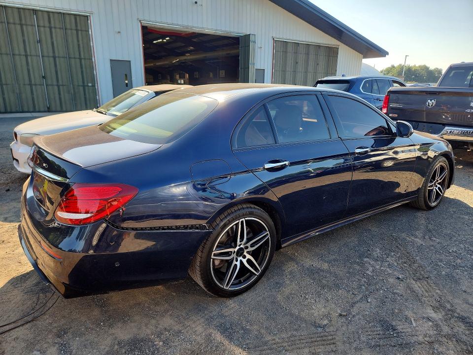 64448216 :رقم المزاد ، WDDZF6EB3HA199737 vin ، 2017 Mercedes-benz E مزاد بيع