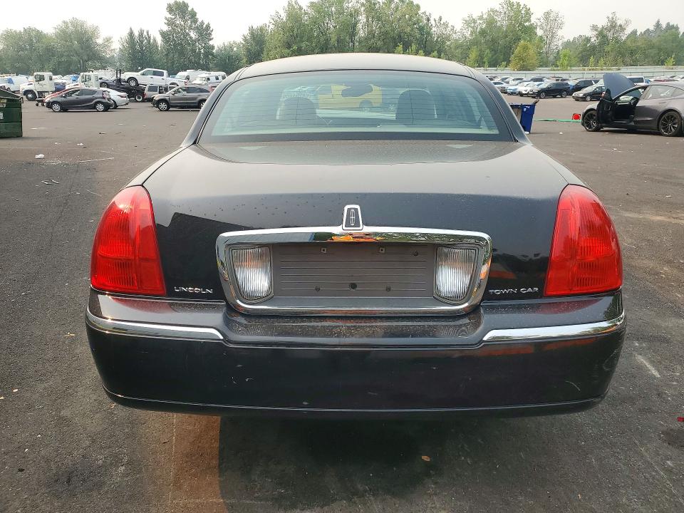 Продаж на аукціоні авто 2003 Lincoln Town Car, vin: 1LNHM81W73Y658439, номер лоту: 64231006