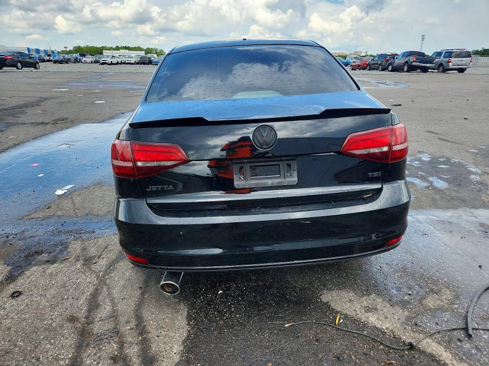66174616 :رقم المزاد ، 3VW2B7AJXHM327451 vin ، 2017 Volkswagen Jetta مزاد بيع