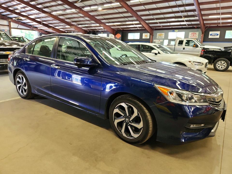 Продажа на аукционе авто 2017 Honda Accord, vin: 1HGCR2F89HA112153, номер лота: 64455506