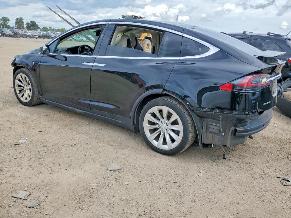 Продажа на аукционе авто 2017 Tesla Model X, vin: 5YJXCAE2XHF075727, номер лота: 64360226