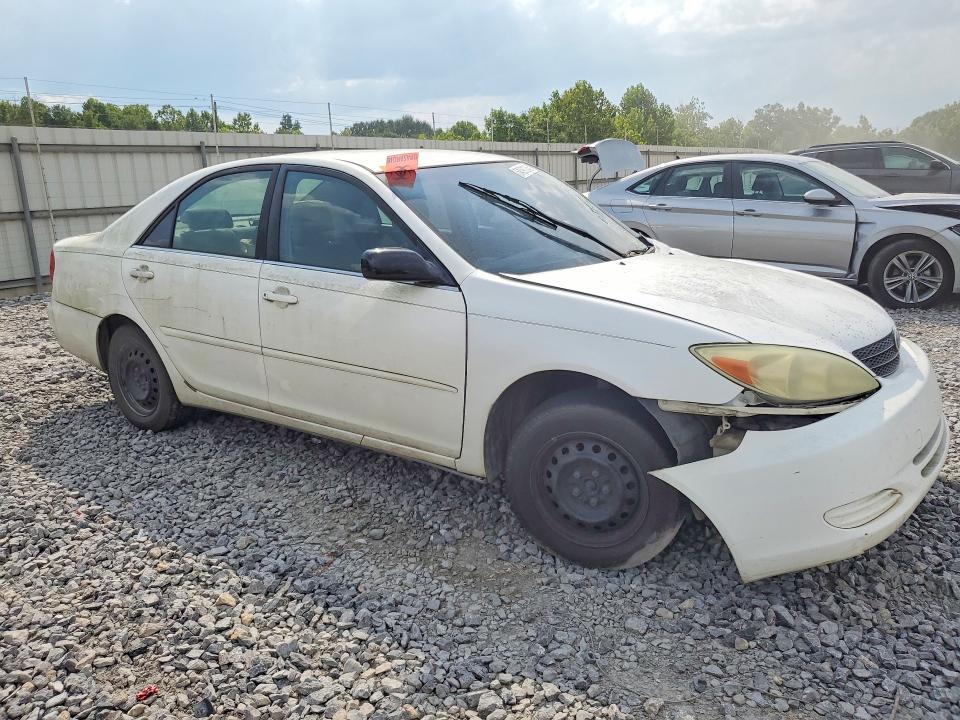 64391246 :رقم المزاد ، JTDBE32K040272273 vin ، 2004 Toyota Camry مزاد بيع