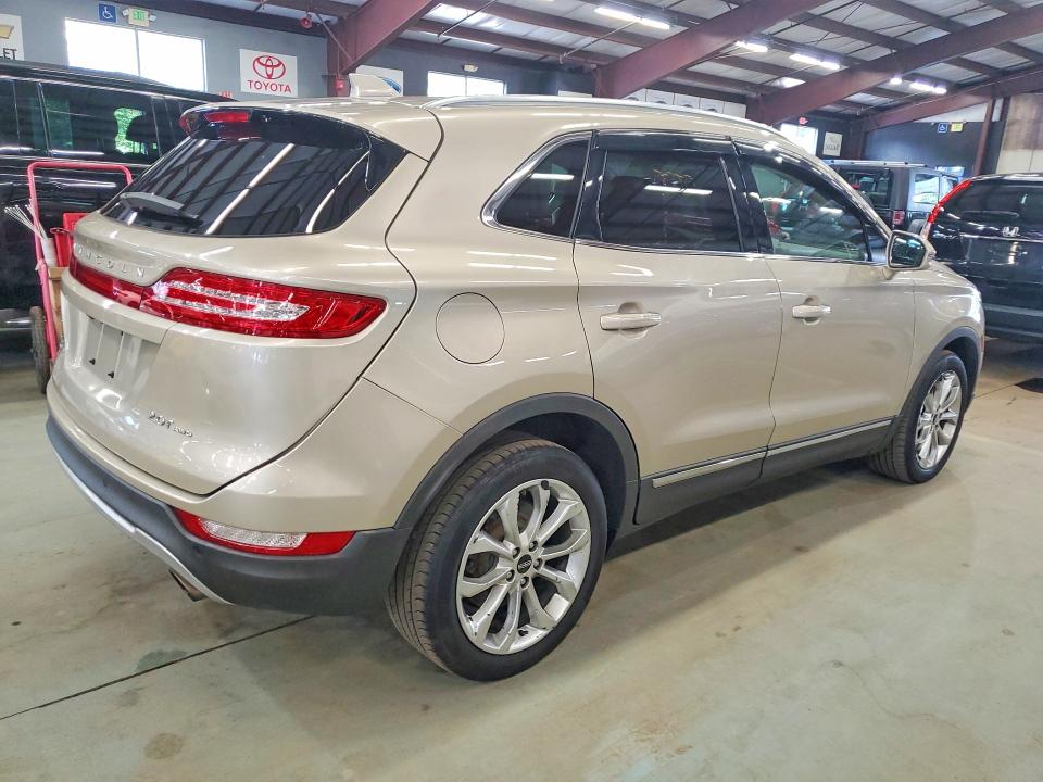 64263946 :رقم المزاد ، 5LMCJ2D95HUL62174 vin ، 2017 Lincoln Mkc مزاد بيع