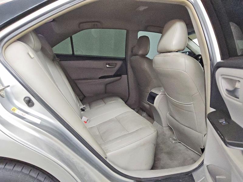 60646336 :رقم المزاد ، 4T1BF1FK1FU004576 vin ، 2015 Toyota Camry مزاد بيع