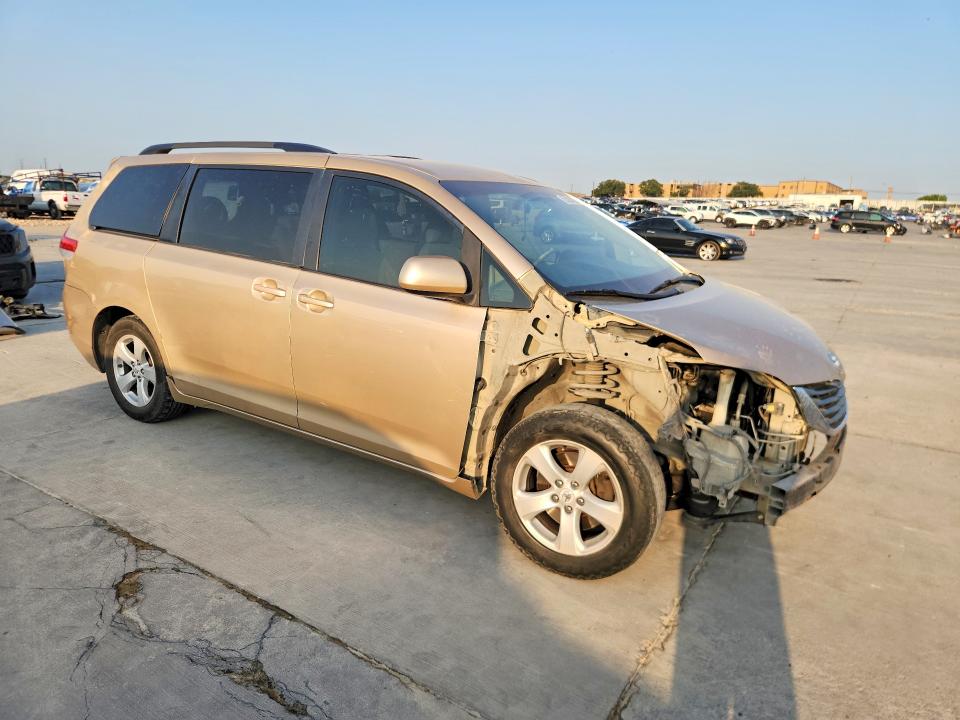 63590476 :رقم المزاد ، 5TDKK3DC1BS023263 vin ، 2011 Toyota Sienna مزاد بيع