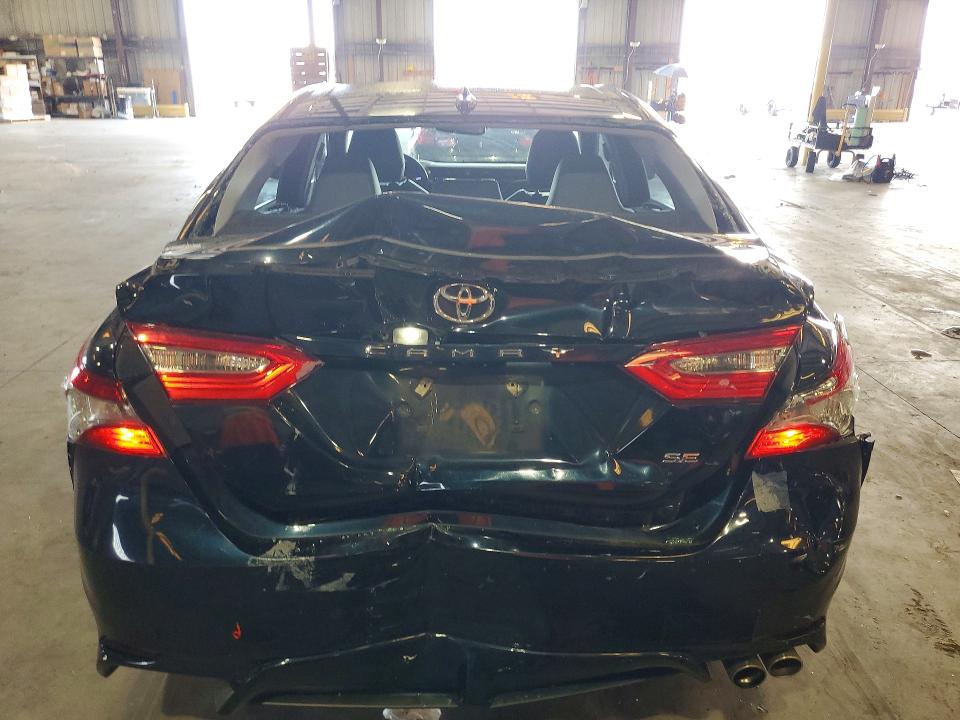 63885976 :رقم المزاد ، 4T1B11HK3JU503724 vin ، 2018 Toyota Camry مزاد بيع