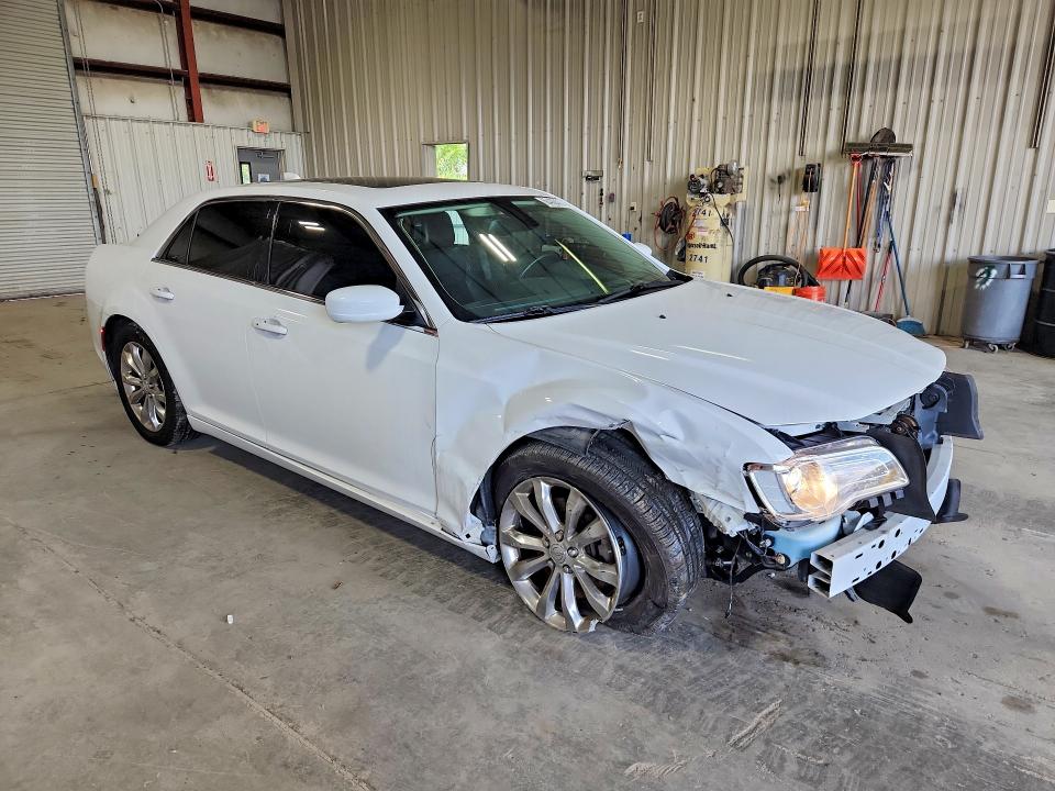 2015 Chrysler 300 მანქანა იყიდება აუქციონზე, vin: 2C3CCARG3FH808393, აუქციონის ნომერი: 66430476