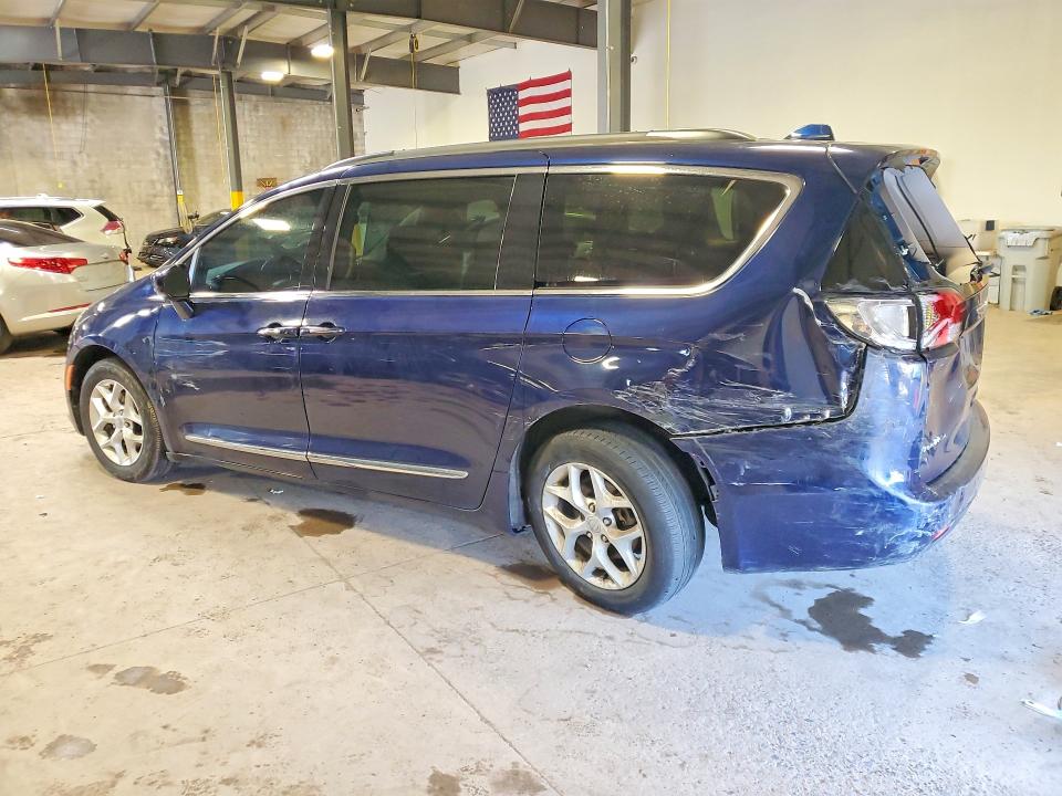 63039366 :رقم المزاد ، 2C4RC1BG0HR756752 vin ، 2017 Chrysler Pacifica مزاد بيع