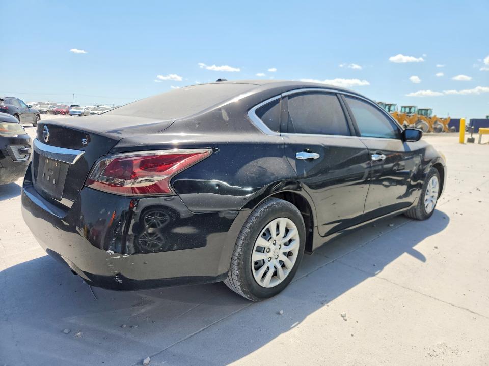 2015 Nissan Altima მანქანა იყიდება აუქციონზე, vin: 1N4AL3AP8FN326610, აუქციონის ნომერი: 62901456
