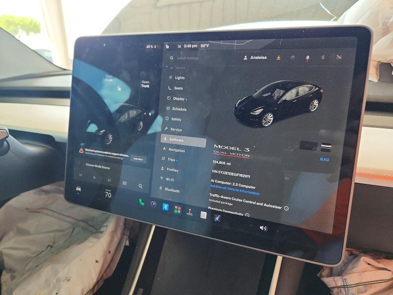 64323556 :رقم المزاد ، 5YJ3E1EB3JF182911 vin ، 2018 Tesla Model 3 مزاد بيع