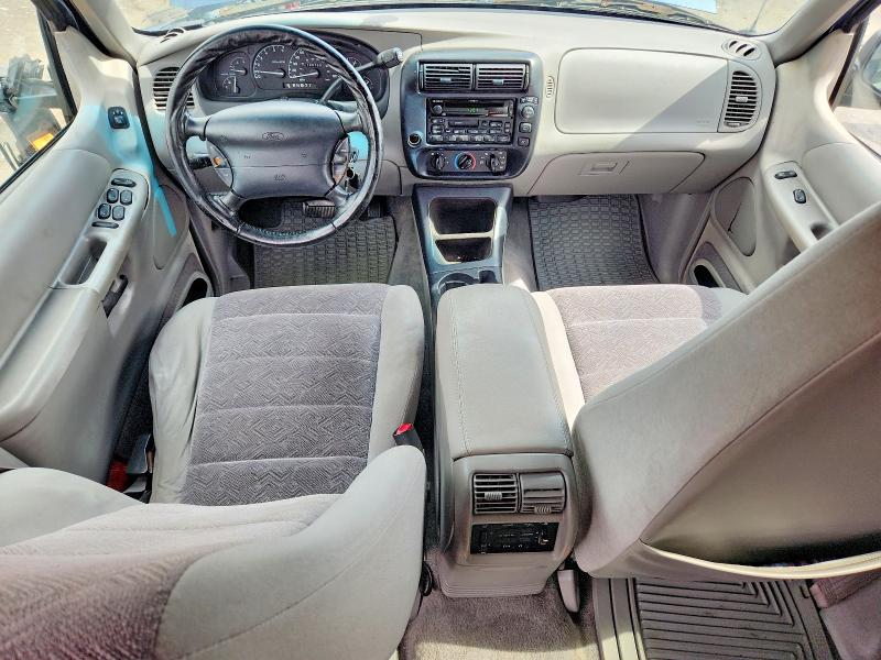 Продажа на аукционе авто 2000 Ford Explorer, vin: 1FMZU83P4YZC12132, номер лота: 63563636