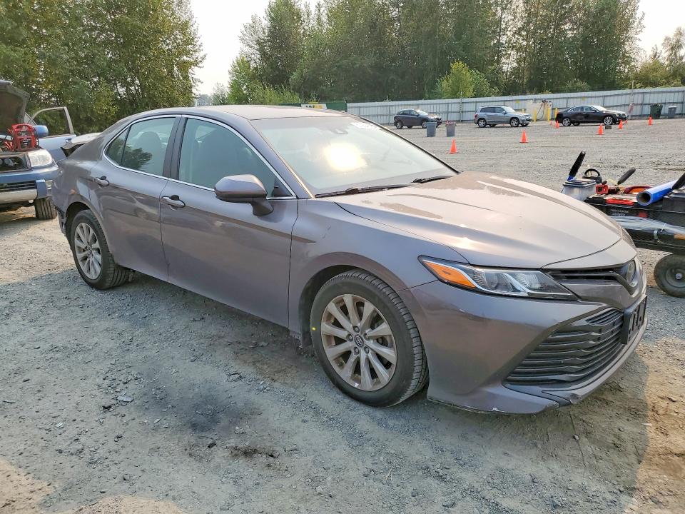 60954976 :رقم المزاد ، 4T1B11HK0JU049660 vin ، 2018 Toyota Camry مزاد بيع