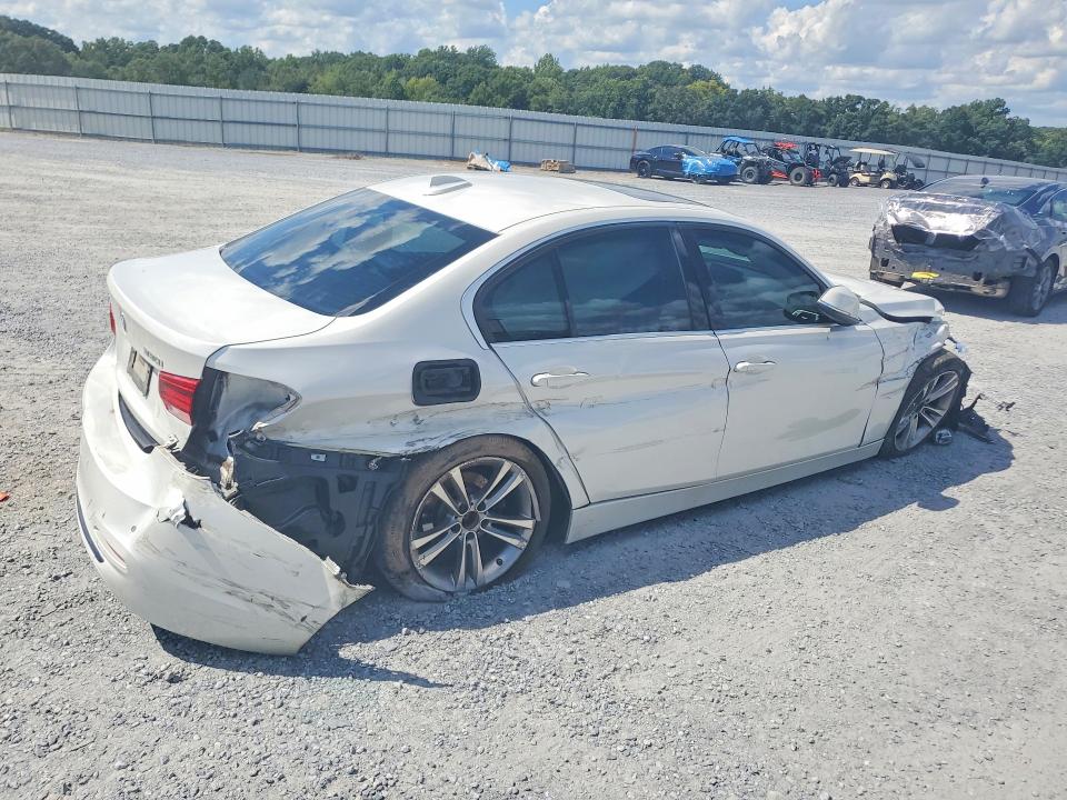 63793496 :رقم المزاد ، WBA8B9C51JEE80823 vin ، 2018 Bmw 330 مزاد بيع