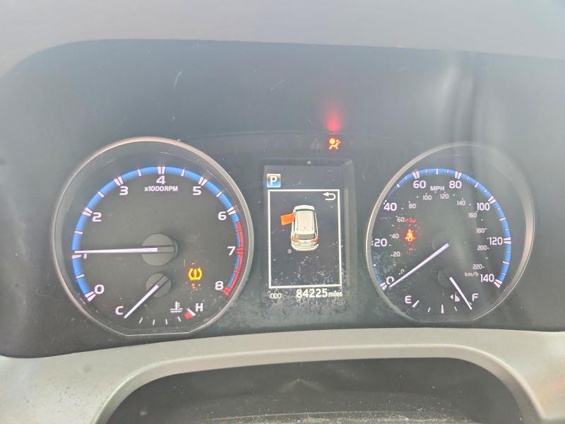 66560826 :رقم المزاد ، 2T3ZFREV0JW518816 vin ، 2018 Toyota Rav4 مزاد بيع